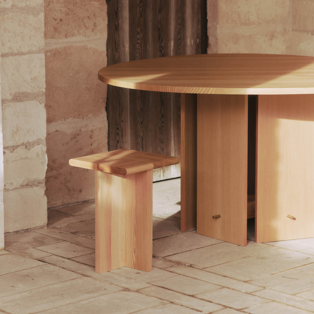 Aukko Dining Table - Ø140 - Douglas Fir