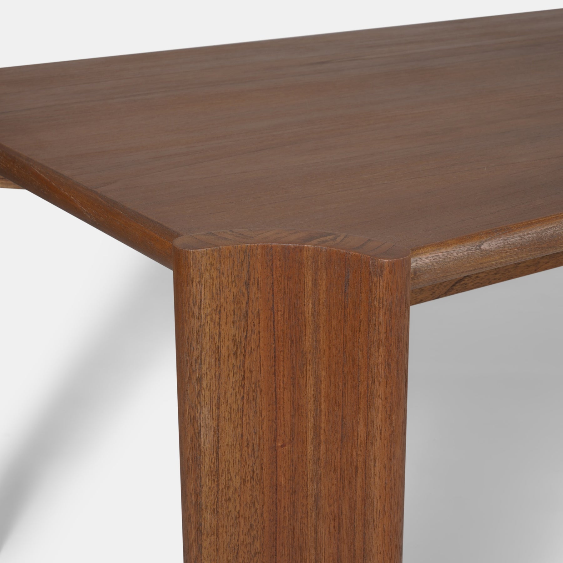 Emmie Dining Table | Forom