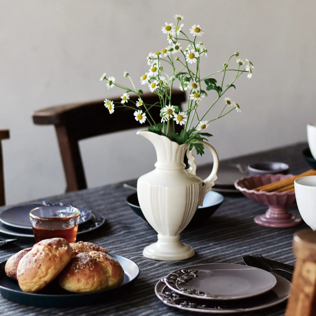 Gracieux Pitcher