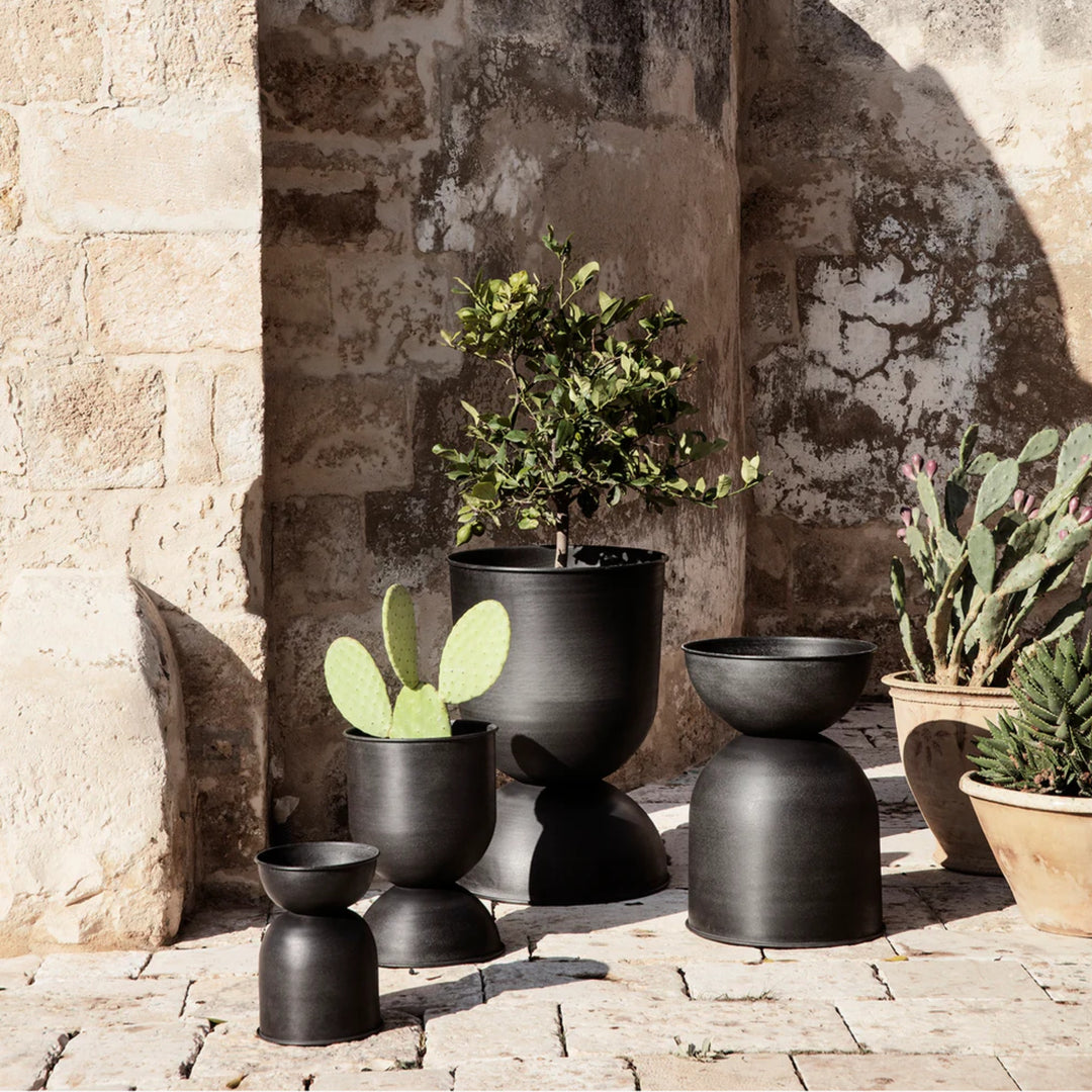 Hourglass Pot