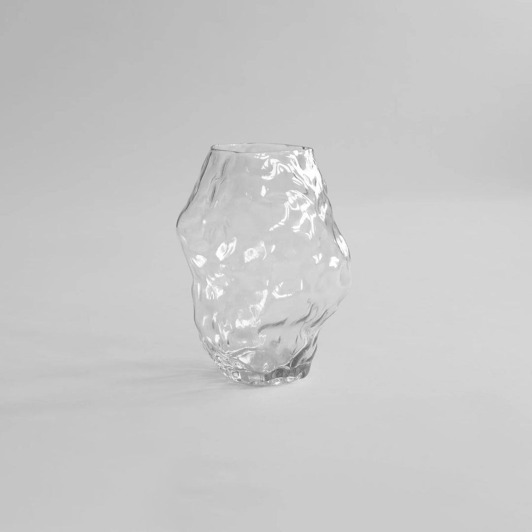 Katachi Vase, Medio