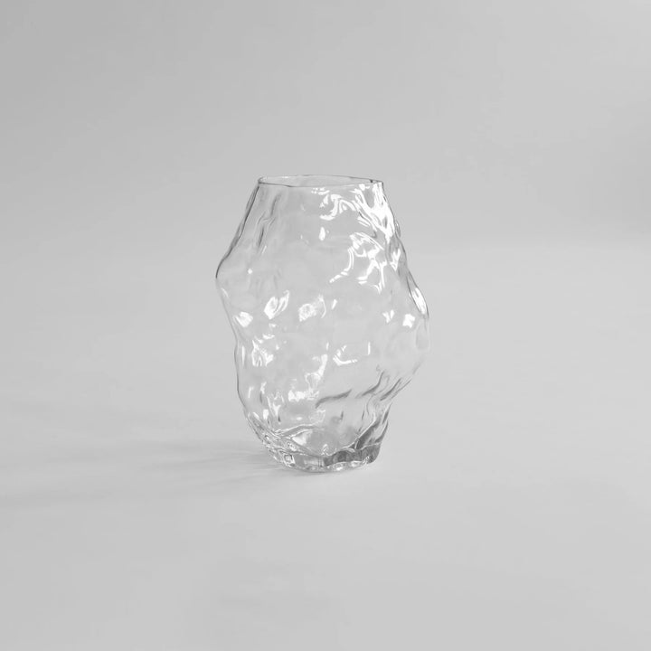 Katachi Vase, Medio