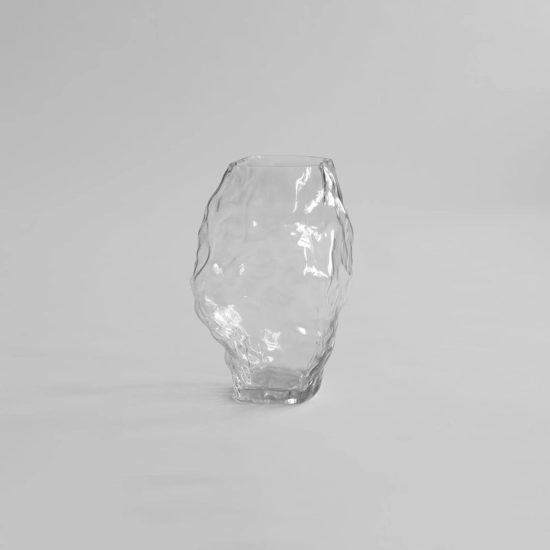 Katachi Vase, Medio