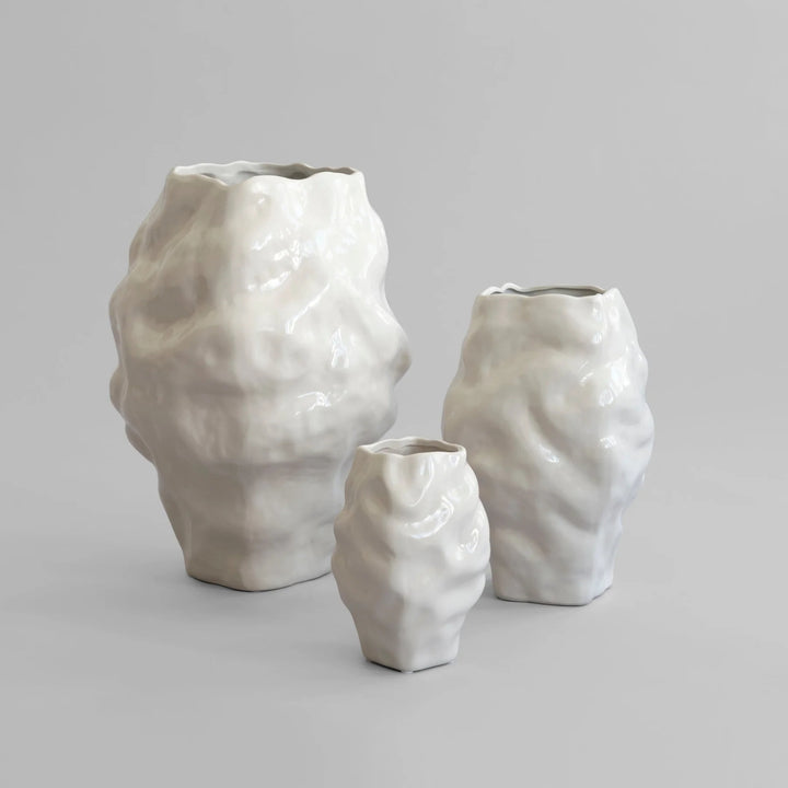 Katachi Vase, Medio