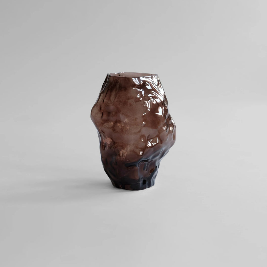 Katachi Vase, Medio