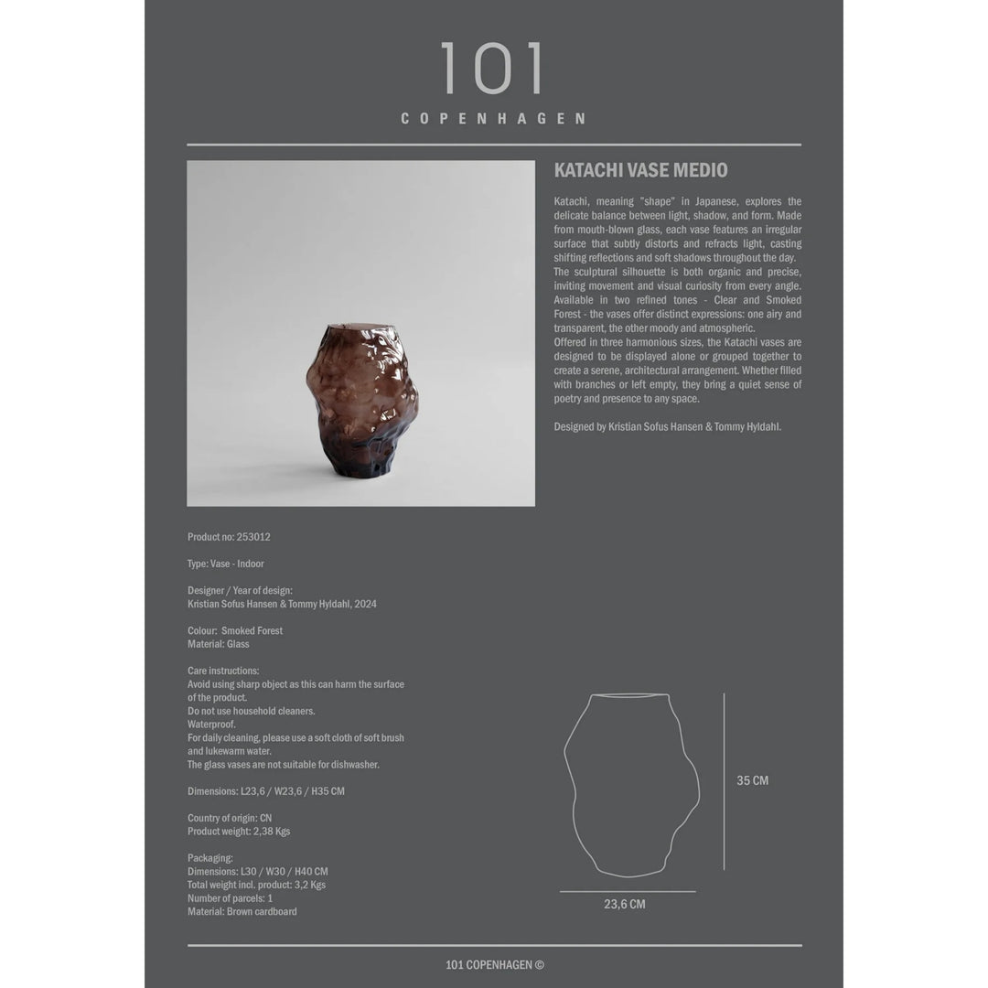 Katachi Vase, Medio