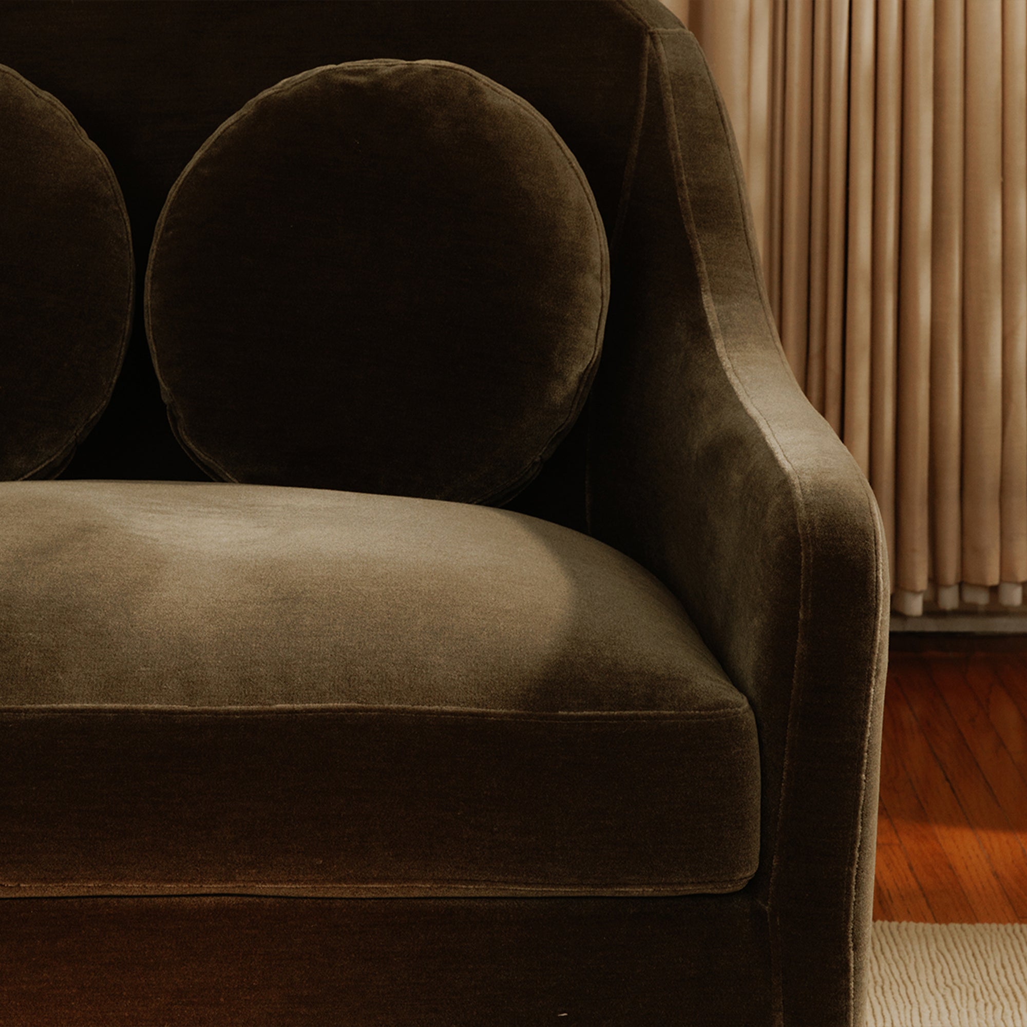 Lucy Sofa | Forom