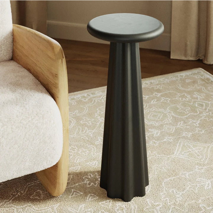 Nia Pedestal