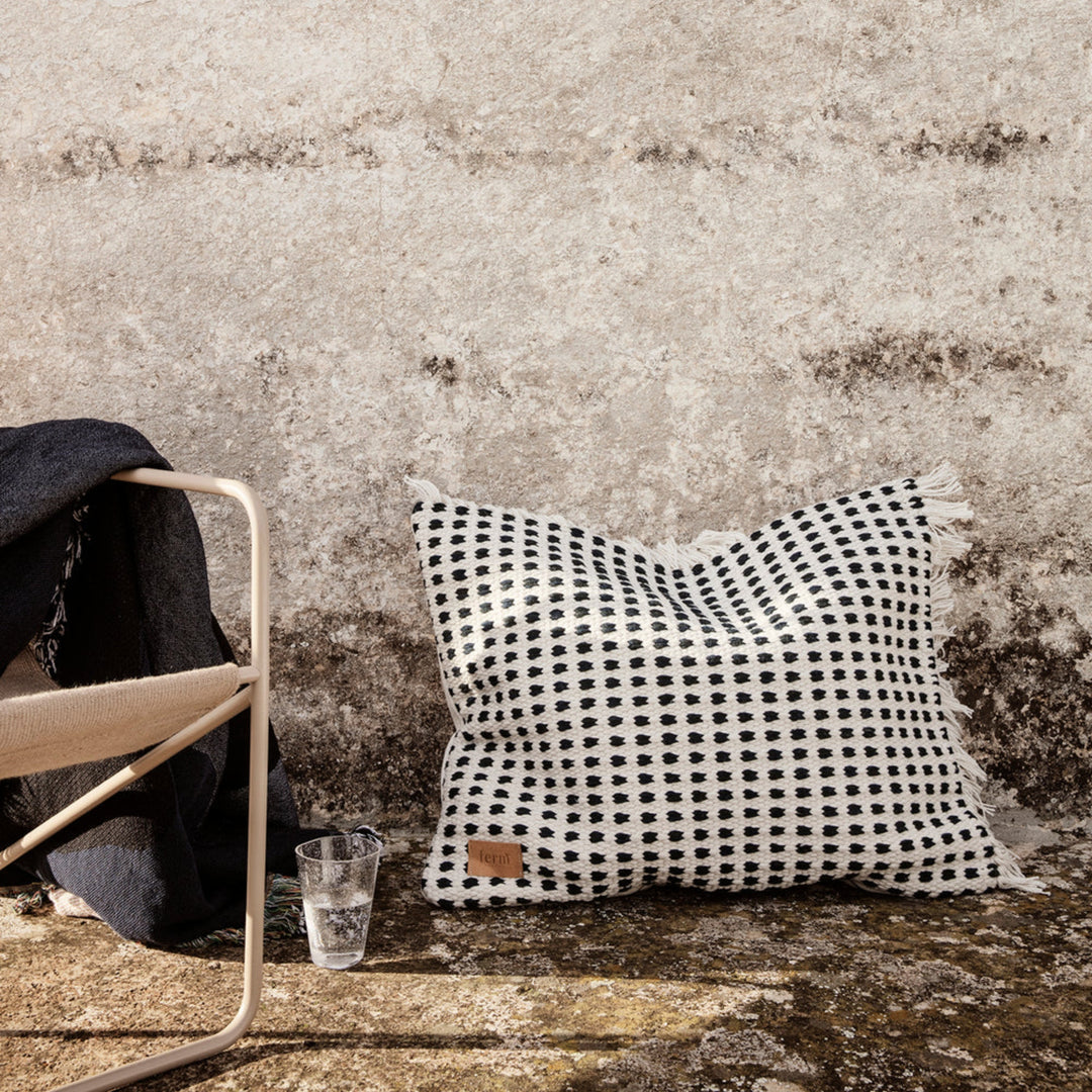 Way Cushion - Off-White/Blue