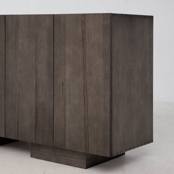 Wolo Sideboard