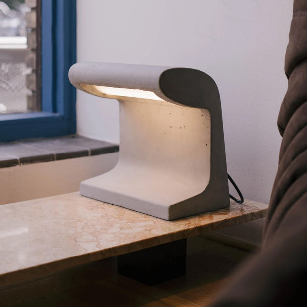 Borne Beton Petite Table Lamp