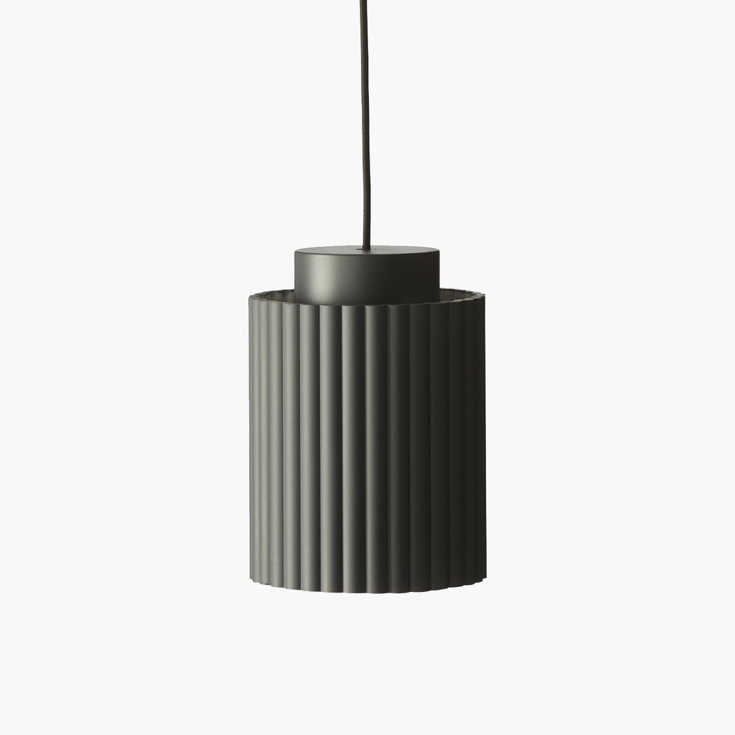 The Donna 18 Pendant