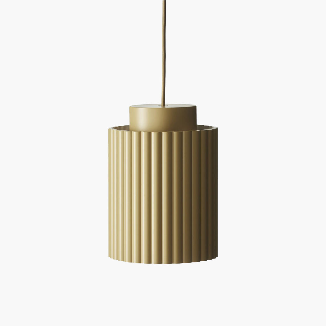 The Donna 18 Pendant